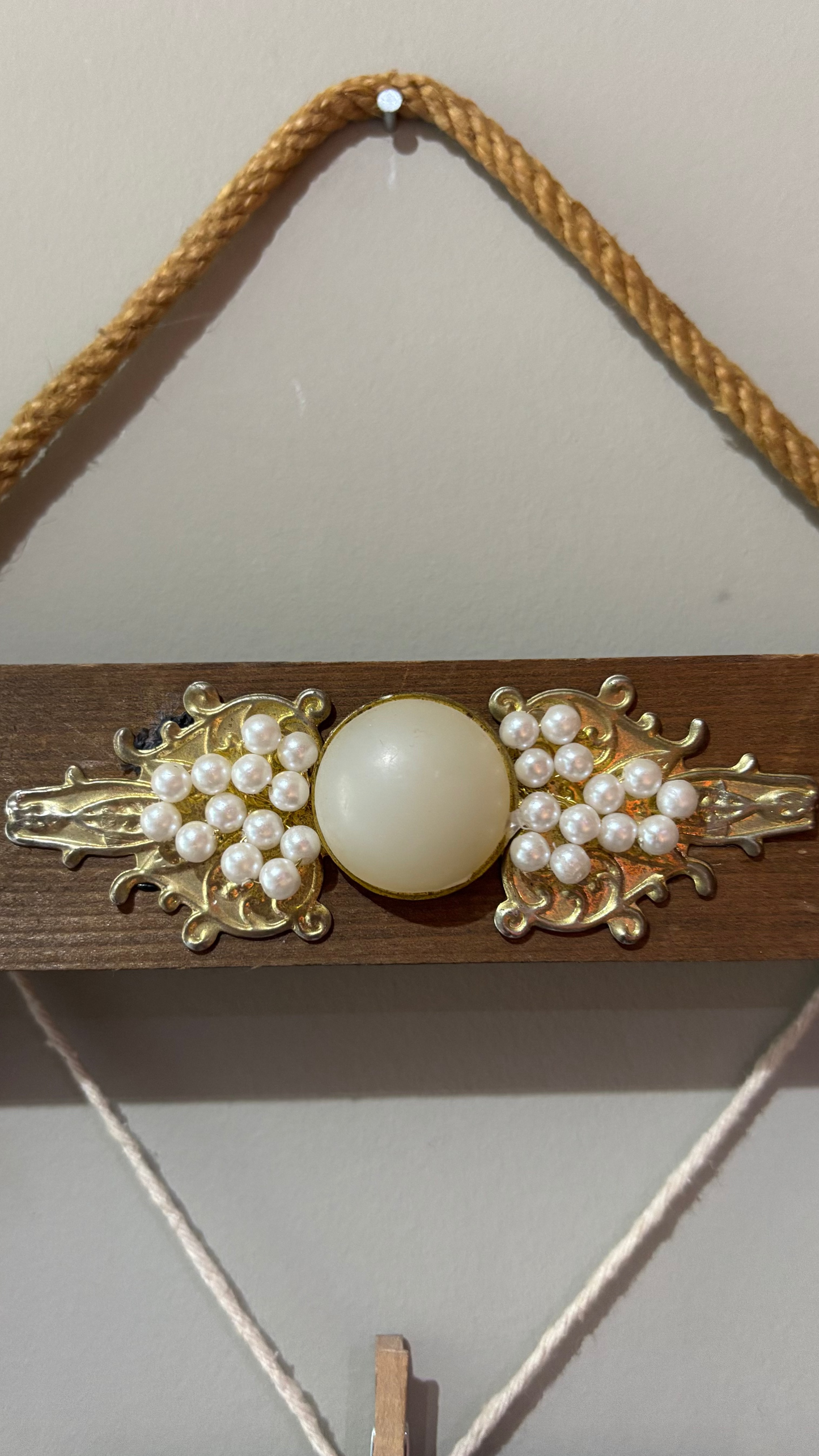 Memory Frame I - Handmade Wood Frame with Vintage HairClip with Pearl Beats & Ntrolite