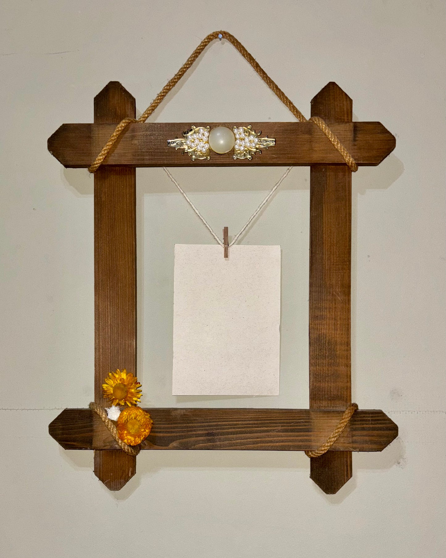 Memory Frame I - Handmade Wood Frame with Vintage HairClip with Pearl Beats & Ntrolite