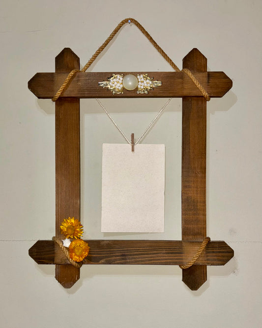 Memory Frame I - Handmade Wood Frame with Vintage HairClip with Pearl Beats & Ntrolite